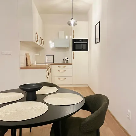 Апартаменты Urban Vibe By Atlas - Free Parking Прешов